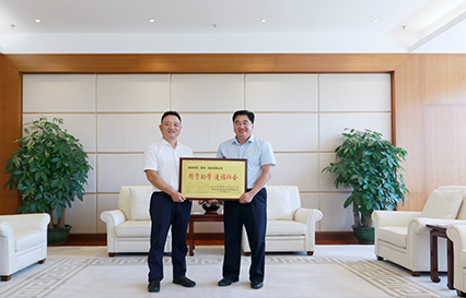 捐赞助学 造福社会